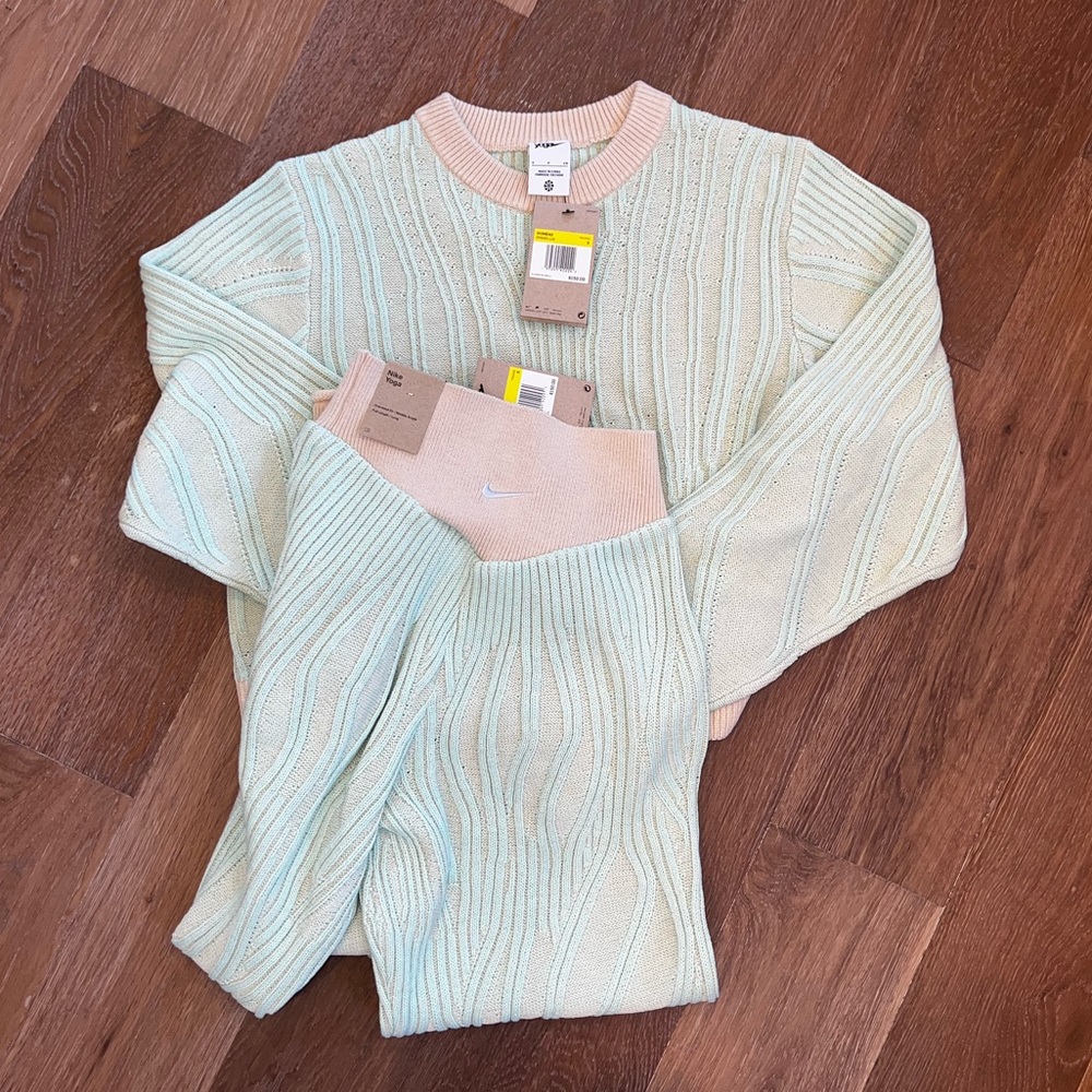 New Nike Yoga Jogger and Sweater Set